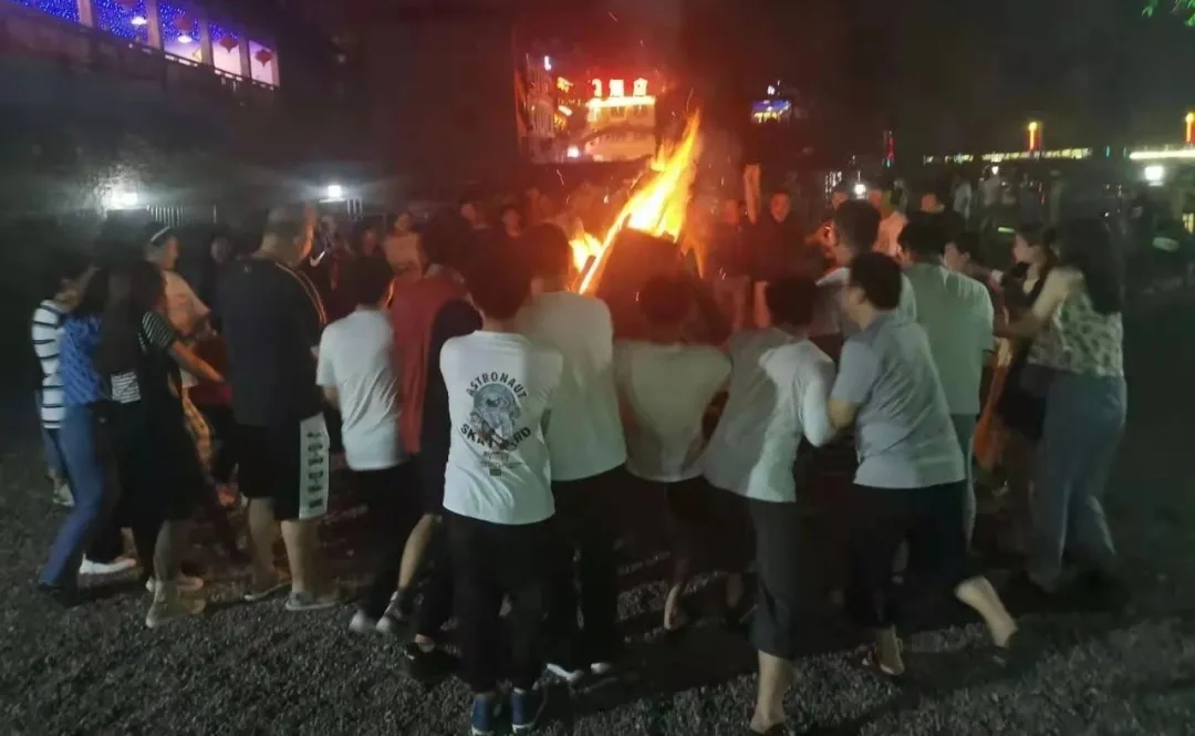 46a8883c-8ea1-493f-8c7b-7c8c55dbf183.jpg 640.webp (13).jpg